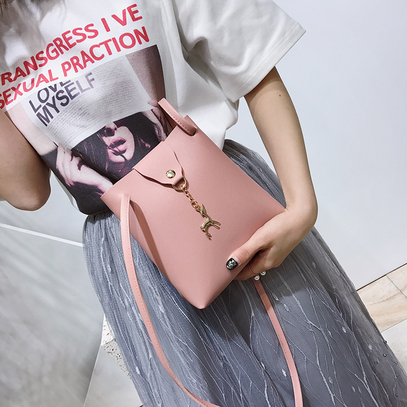 2023 nuova borsa a tracolla con ciondolo a forma di cervo borsa a secchiello borsa a secchiello estate nuove borse da donna di moda_voghion.com