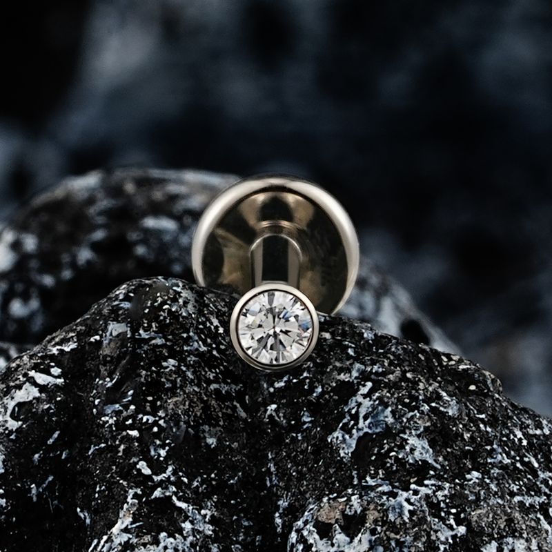 Orecchino a fondo piatto in titanio ASTM F136 da 2/2,5/3/4 mm con zirconi cubici, 16 g, per cartilagine, trago, elica, naso, labret, piercing, gioielli_voghion.com