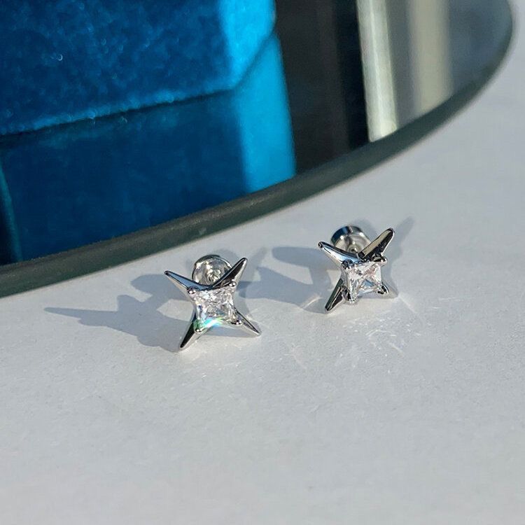 Funkelnde vierzackige Sternknochen-Titanstahl-Helix-Zirkon-Mini-kleine exquisite Ohrstecker-Nischendesign-Ohrringe_voghion.com