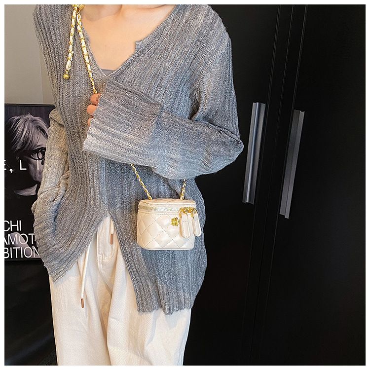 Xiaoxiangfeng Mini Lingge Chain Shoulder for Women 2024 New and Fashionable Crossbody Bag, Popular on the Internet,_voghion.com