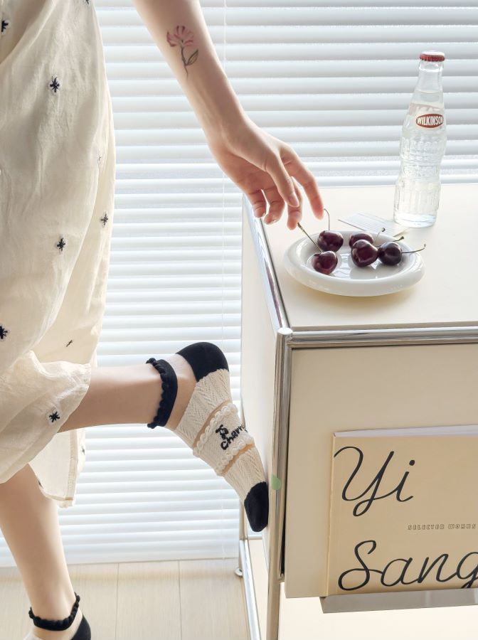 Calzini corti sottili bianchi e neri con bolle più calzini estivi da donna in stile cardigan per la fragilità_voghion.com