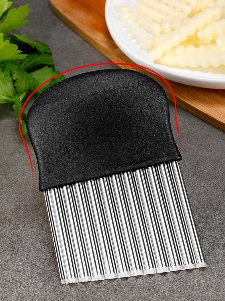 Cortador de patatas de acero inoxidable con mango negro resistente y cuchilla ondulada. Cortador de patatas fritas y verduras de corte ondulado para cocina casera._voghion.com
