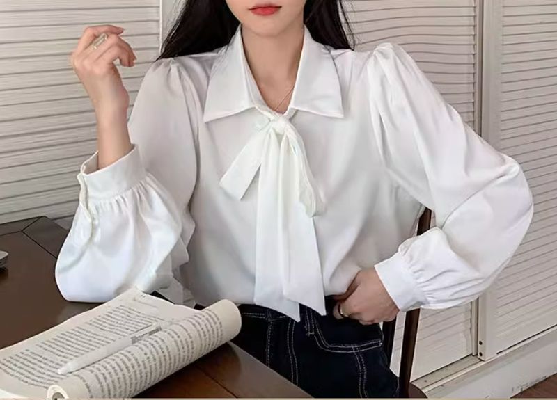 Camicia bianca da donna nuova primavera e autunno 2024 con fiocco francese in basso e manica lunga_voghion.com