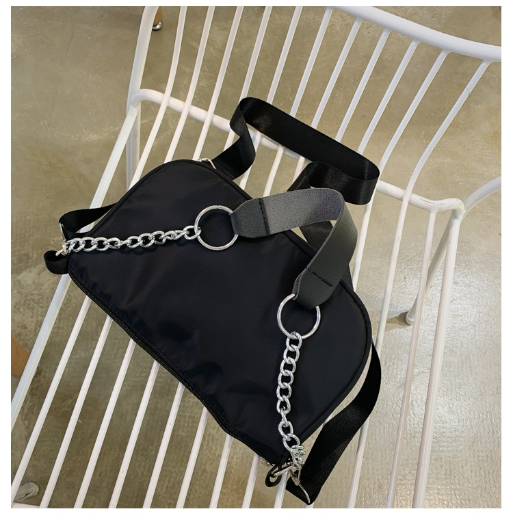 Niche Design Bag Damen 2023 Summer Nei Netz Rout Nylon Ënneraarmtasch High-End Sense One-Shoulder Handtasch mat Ketten_voghion.com
