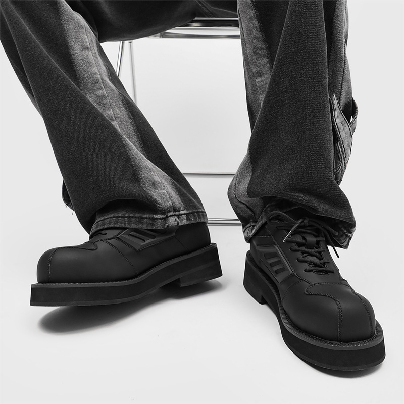 2024 Frühling mattschwarze Sohle aus Leder mit großem Kopf für Herren, kleiner und lässiger britischer Stil, Trend zu gehobenen Derby-Schuhen_voghion.com