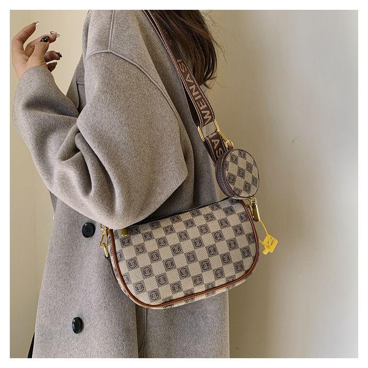 Borsa famosa su Internet per le donne nel 2024, nuova borsa quadrata piccola stampata alla moda, tracolla larga versatile, singola_voghion.com