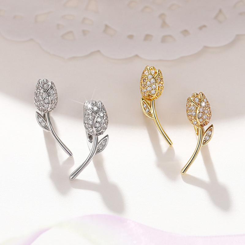 Cao Shi's INS style fashionable design feeling is slightly inlaid with diamond earrings. Women's metal gold plated rose ear clasps_voghion.com