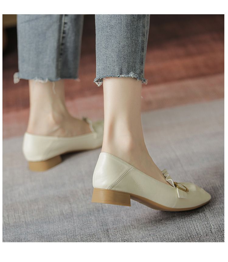 Schuhe mit quadratischer Spitze und dickem Absatz für Damen, Herbst 2024, neue quadratische Schnalle, plissierte, vielseitige, flache Öffnung, mittlerer Absatz, Oma-Schuhe, Damen-Arbeitsschuhe_voghion.com