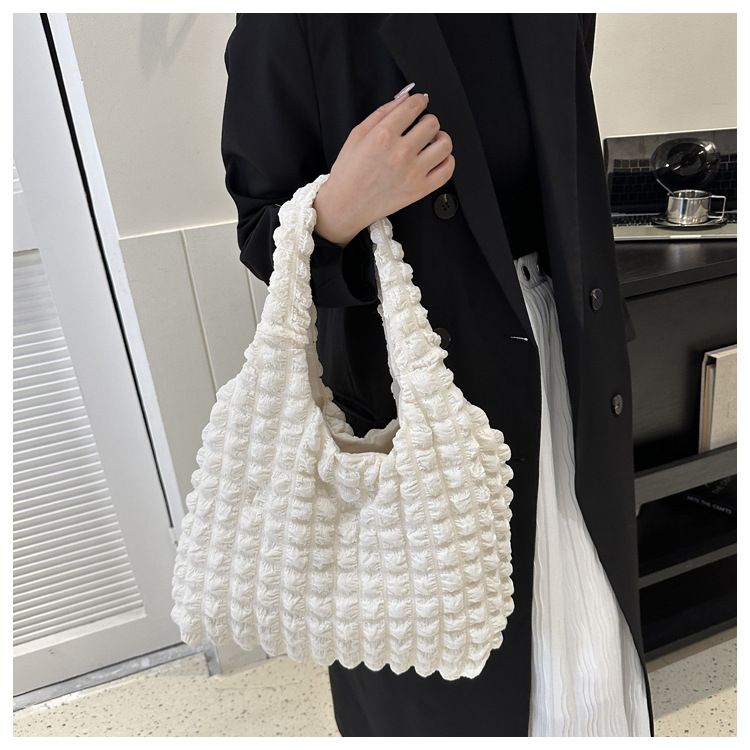 Estilo ocidental versátil nuvem plissada para mulheres 2024 bolsa coreana de axila com design de grande capacidade e uma sensação de_voghion.com