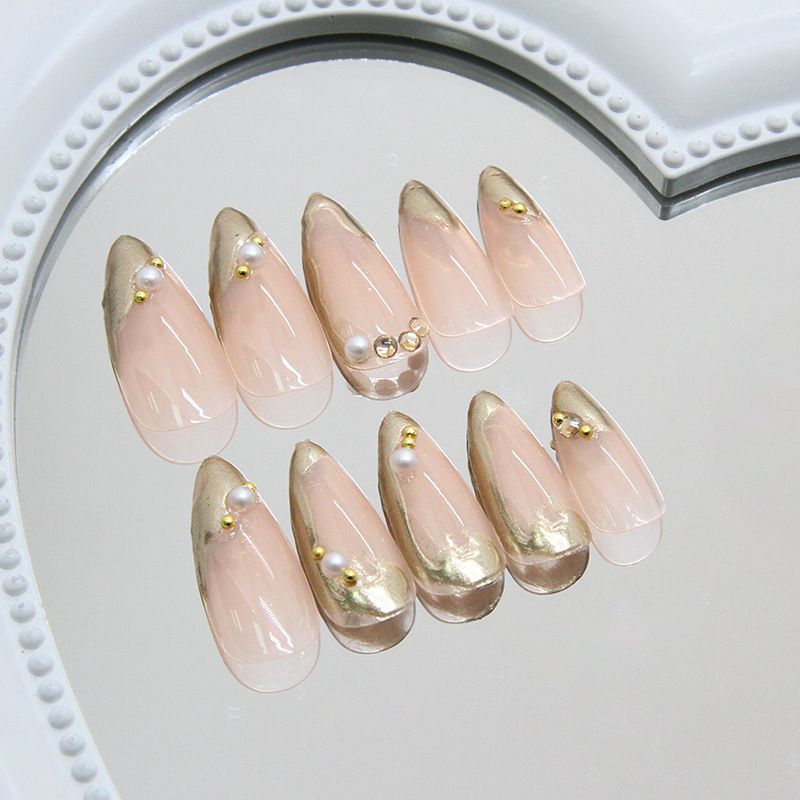 Künstliche Nägel Dreidimensionale vergoldete Perlen und blinkende Diamanten Mittellange und lange Mandelnägel Süße und coole tragbare Nägel_voghion.com