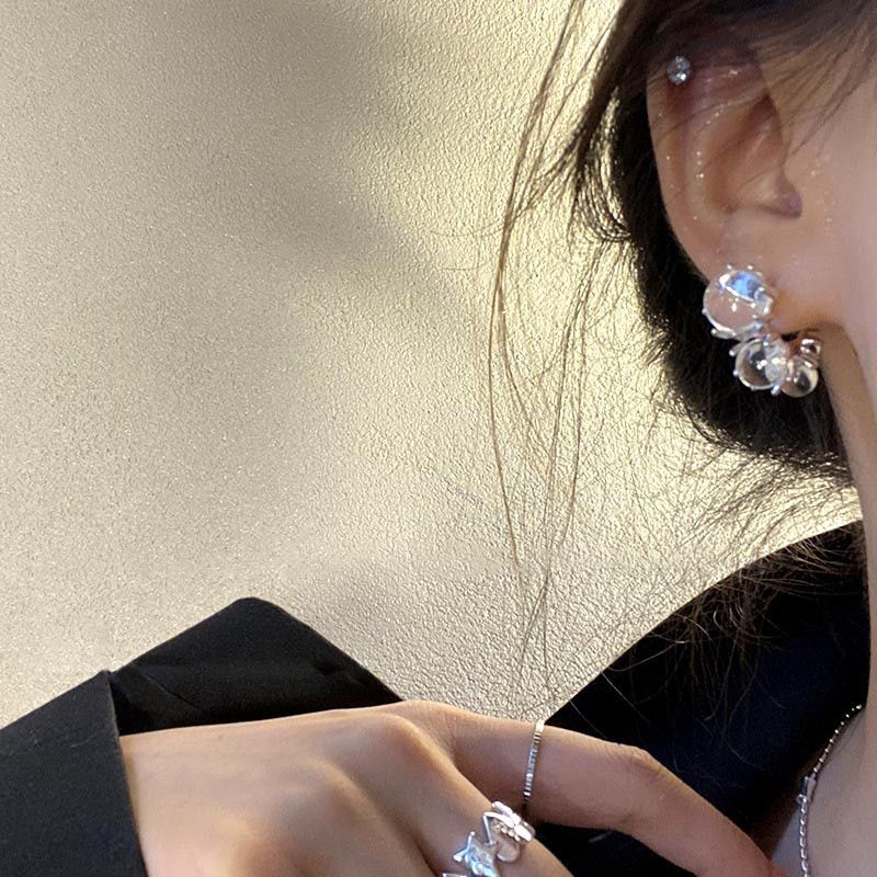 Boucles d'oreilles à tige simples et légères en forme de C pour femmes, style niche luxueux et léger, tendance_voghion.com