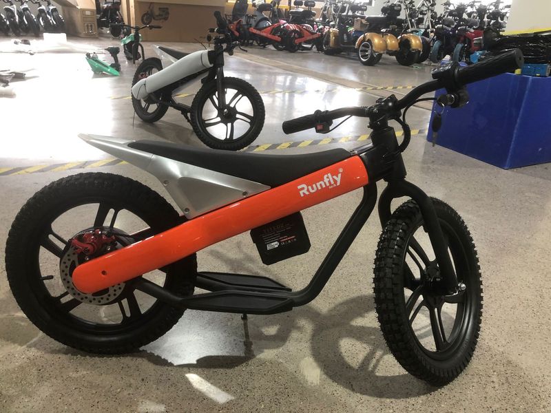 Vélo d'équilibre électrique pour enfants_voghion.com