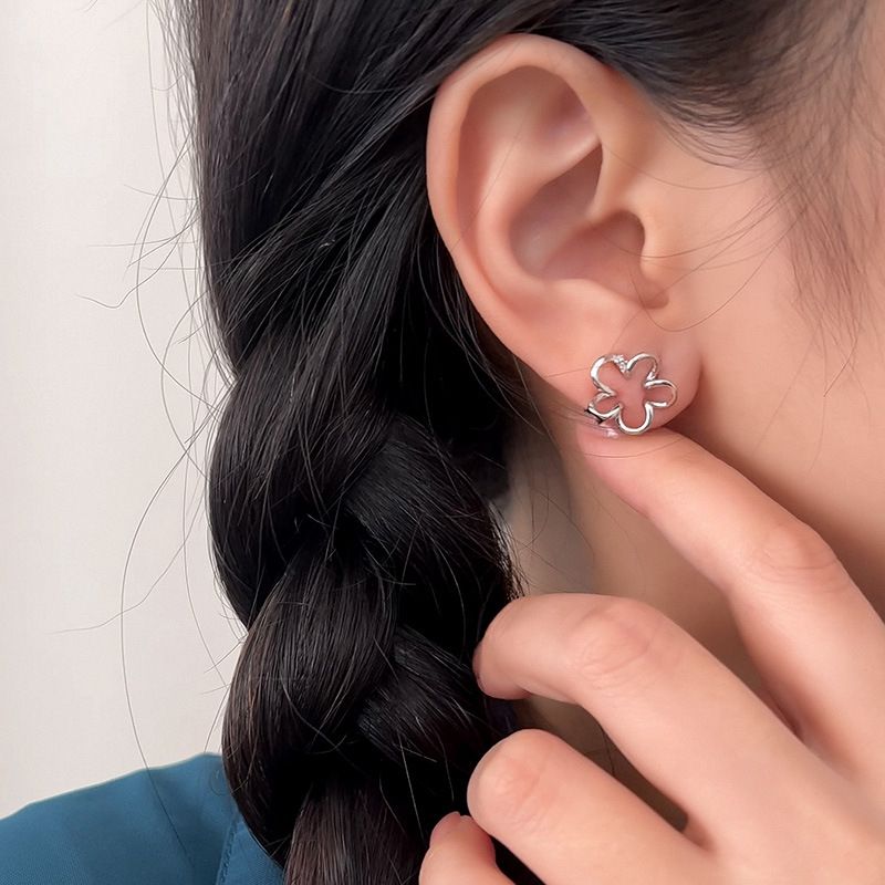 S puro argento fiore irregolare semplice e versatile clip temperamento design di nicchia di fascia alta senza foro per le orecchie orecchini per_voghion.com