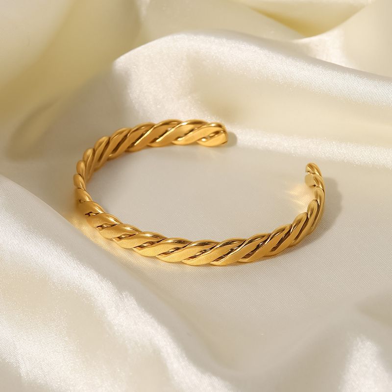 INS French New Women's Fashion Simple Titanium Stainless Steel Vacuum Gold Plated Thick Cuban Chain Bracelet_voghion.com