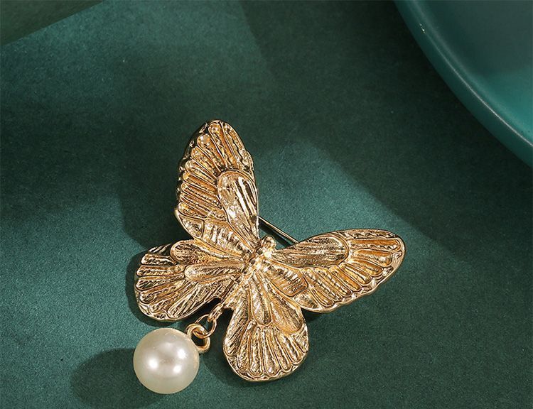 Corsage High-end Exquisite Pearl Butterfly Pin Fashion Anti-light Brooch Versatile Temperament Suit High-end Accessories_voghion.com
