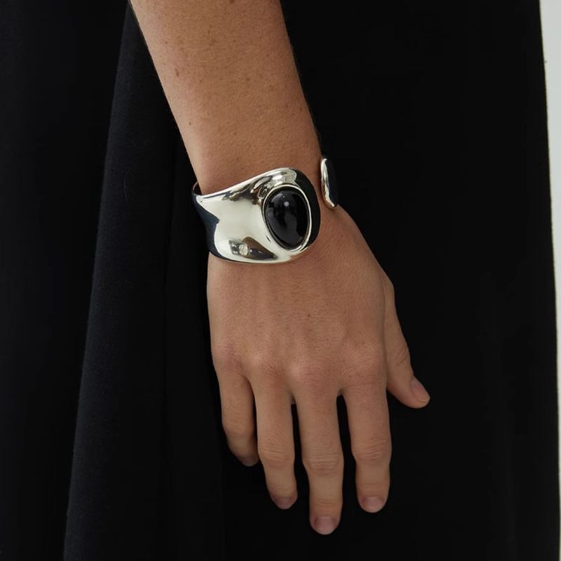 Women's Jewelry - Black Onyx Wide Cuff Bracelet With Platinum Plated Copper, Elegant Minimalist Statement Piece Light Luxury Cold Style Bracelet_voghion.com