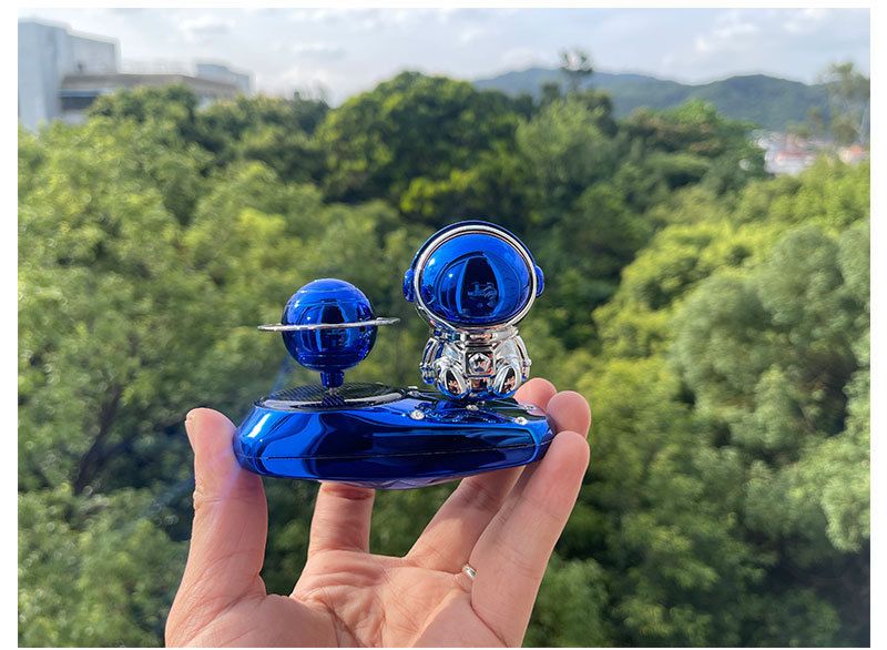Solar Perfume Aromatherapy Accessories Creative Astronaut Car Center Console High-end Jewelry Men_voghion.com