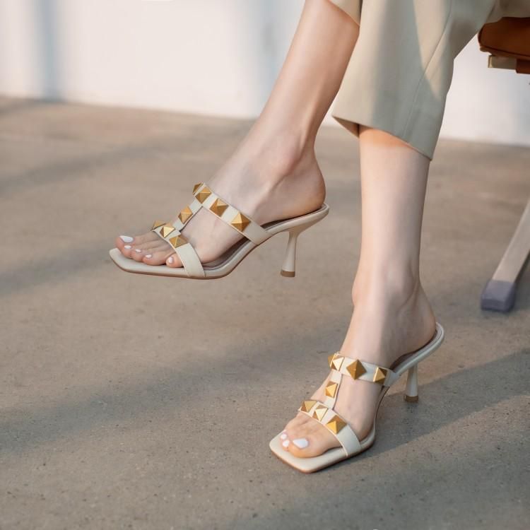 Scarpe estive 2025 in stile romano con punta scoperta, testa quadrata, rivetti, tacchi alti a forma di I scavati, fantastiche_voghion.com