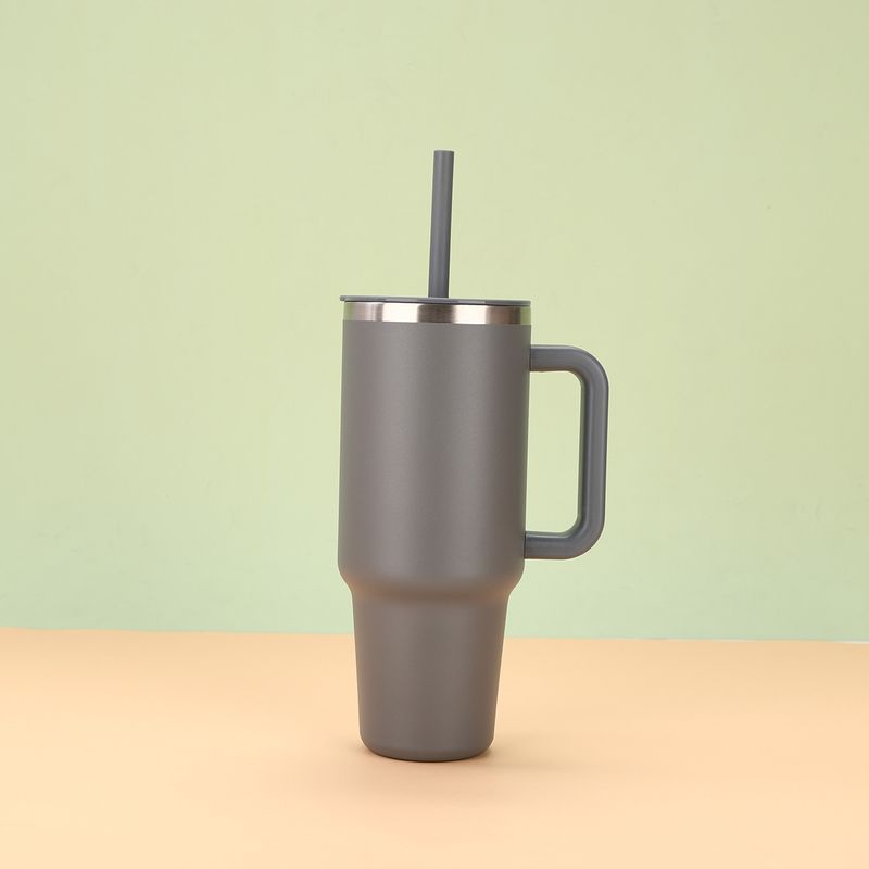 Nuovo bicchiere per ghiaccio portatile con cannuccia isolato in acciaio inossidabile 304 a doppio strato, con manico da 40 once, per auto, transfrontaliero_voghion.com