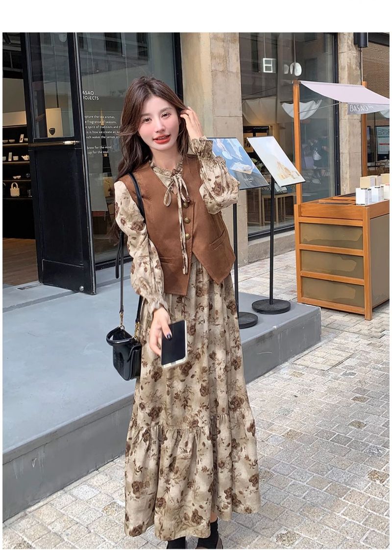 Tenue de début d'automne 2025, robe florale douce de style français, ensemble deux pièces avec gilet en daim Melad_voghion.com