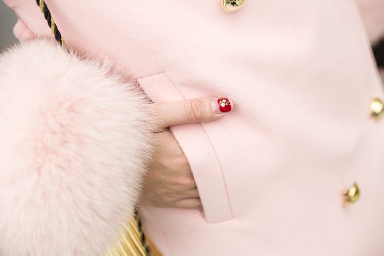 "Elegant Women's Wool Coat With Luxurious Fur Collar - Winter Slim Fit Long Overcoat For Stylish Warmth"_voghion.com