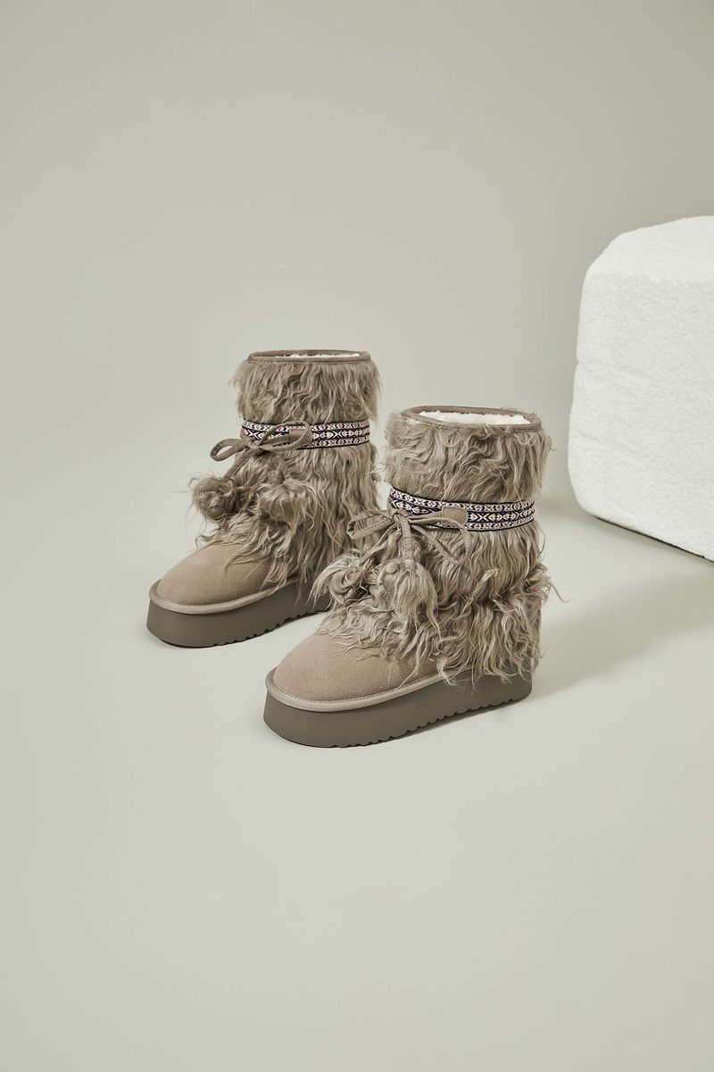 ShoeGlobe 2025 Bosi Neue Schneestiefel im neuen Stil mit Wassertropfen-Fellschleife, erhöhter dicker Sohle, warmer, verdickter runder Zehenpartie, zum Hineinschlüpfen für Damen_voghion.com