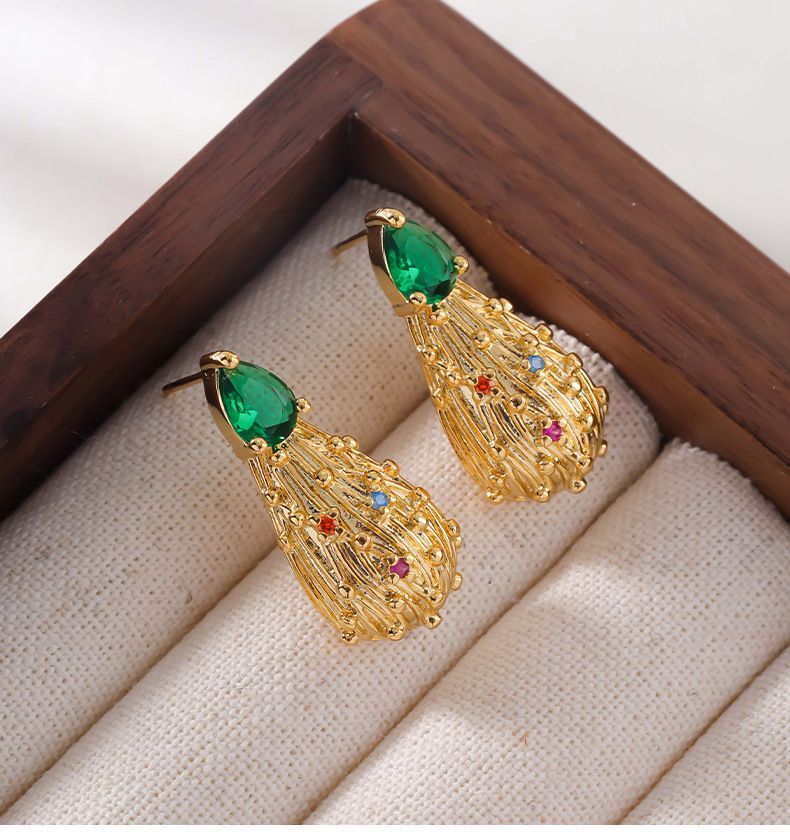 Damen-Ohrringe, Vintage-Smaragd-Diamant-Ohrstecker für Damen, Retro-Licht-Luxus-High-End-Ohrringe, High-End-Palast-Ohrringe_voghion.com