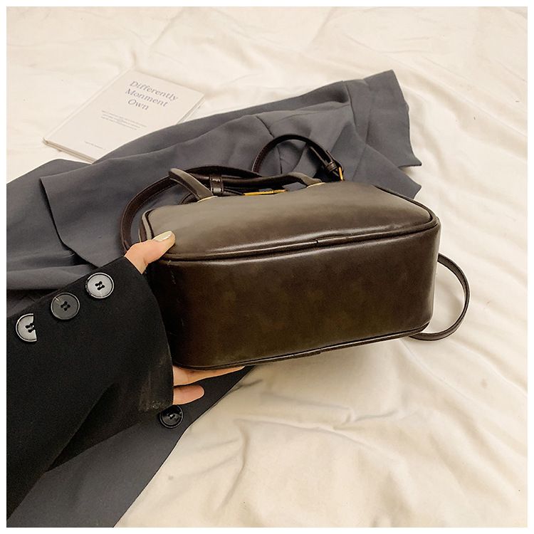 Borsa a tracolla singola coreana in pelle PU di alta qualità, a forma di cuore, quadrata piccola, autunno e inverno 2024_voghion.com