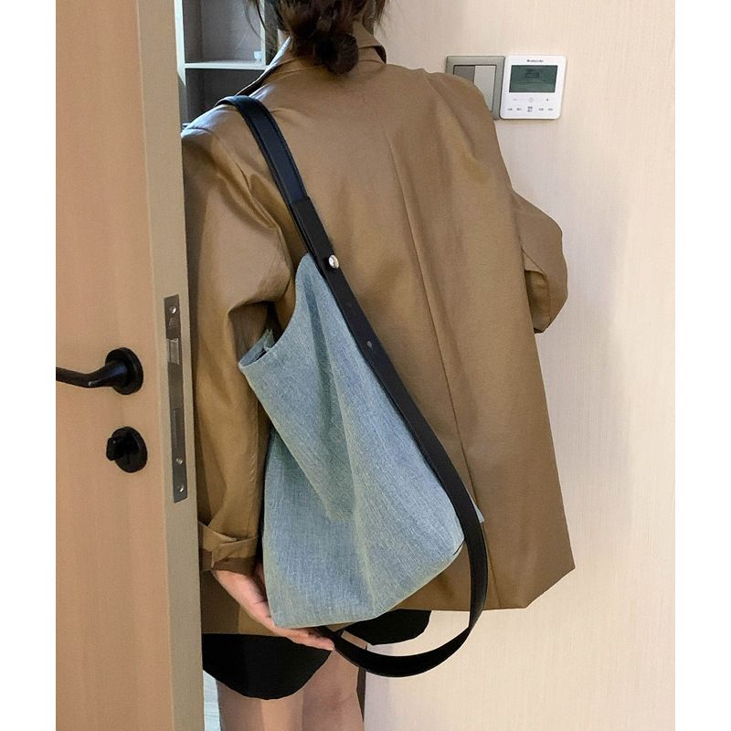 2025 Herfst en Winter Nieuwe Crossbody Tas Grote Damestas Modieus Veelzijdig Vrijetijdsbesteding Dagelijks Eenvoudig Woon-werkverkeer Lichtgewicht Persoonlijkheid_voghion.com