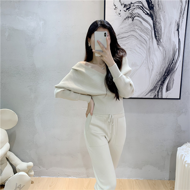Women's small double V-neck sexy off-the-shoulder short temperament fashion suit knitted two-piece set_voghion.com