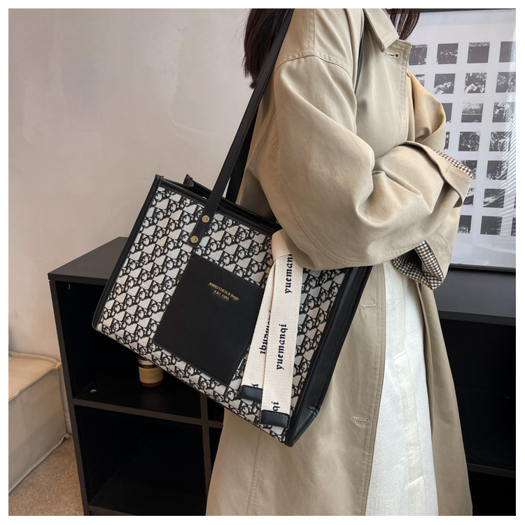 Große Kapazitätstasche für Frauen 2023 neue einfache lässige Umhängetasche Mode Raute Retro-Tasche Handheld-Einkaufstasche für Frauen_voghion.com