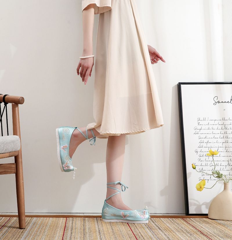 Damenschuhe Frühling und Sommer im neuen Stil antike Hanfu-Schuhe erhöhte Schuhe bestickte Damenschuhe Perlenkostüm-Schuhe_voghion.com