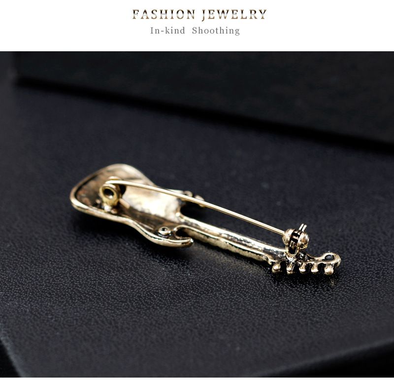 Mode im britischen Stil Unisex Gitarre Brosche Vielseitige Instrument Shell Blume Pin_voghion.com