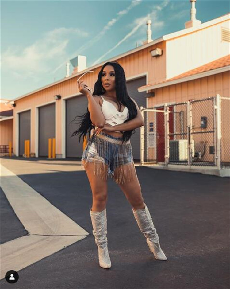 Frangia brillante con strass catena danza performance sul palco cintura catena in vita discoteca ragazza_voghion.com