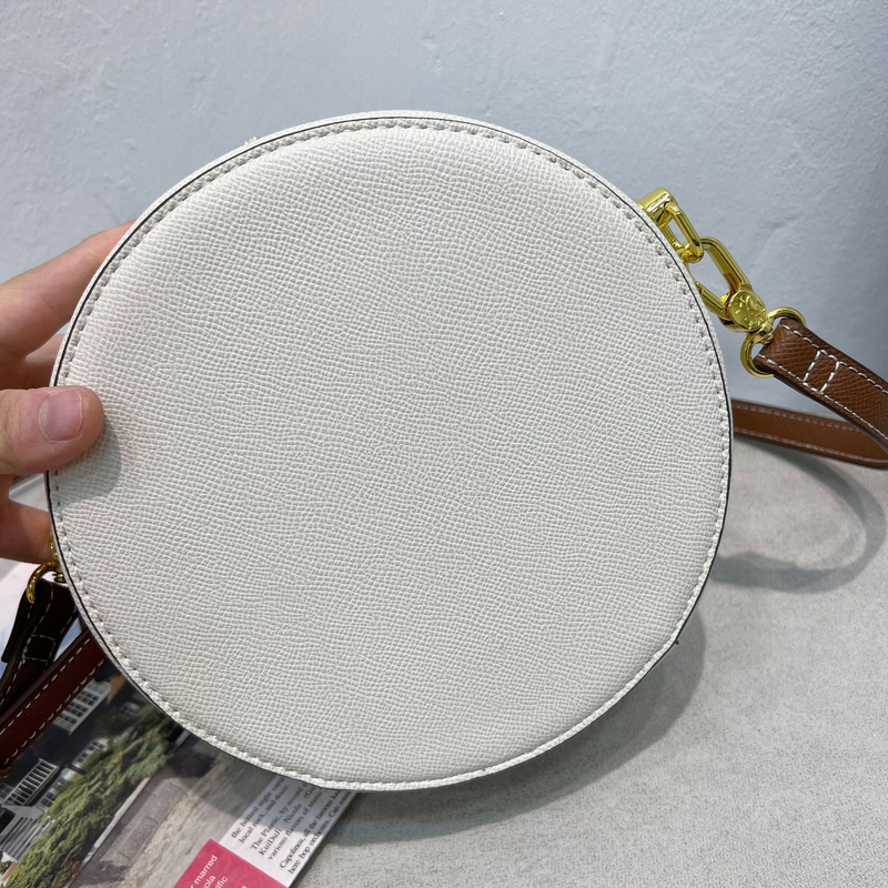 Borsa da donna, stampa vintage, borsa rotonda traforata, borsa a tracolla dal design di nicchia_voghion.com