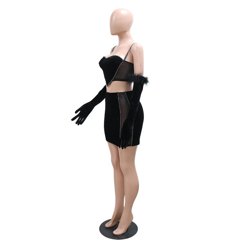 Completo composto da top corto con spalline e minigonna con strass e guanti - Completo sexy in due pezzi per donna_voghion.com