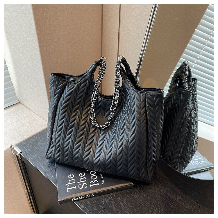 Großraumtasche Damen 2023 New Folds All-Match-Ketten-Umhängetasche High-Level-Sinn-College-Studenten-Pendler-Einkaufstasche_voghion.com