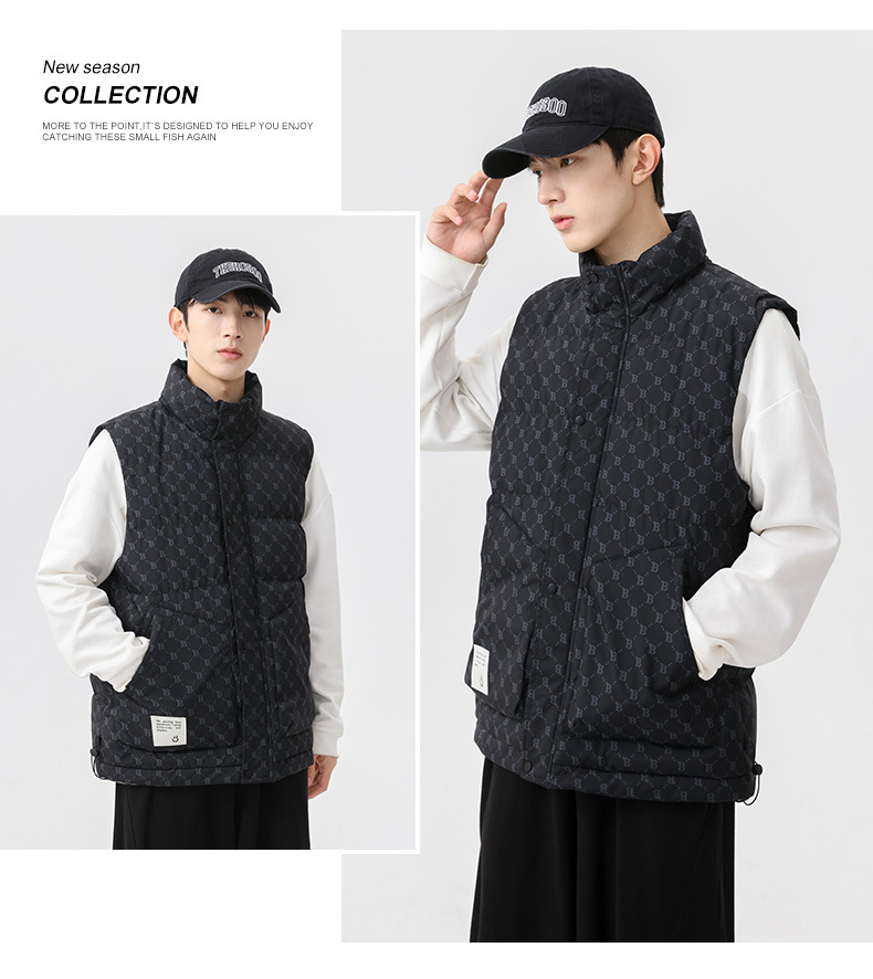 Damenmode-Paar trägt ärmellose Weste, lockere Außenkleidung, Modemarke und warmen Baumwollmantel_voghion.com