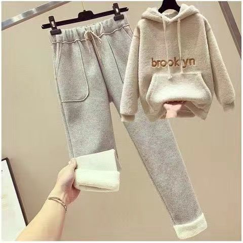 Gezellige damesoutfitset met fleecevoering - oversized hoodie en wijde wollen broek, Koreaans wintercasual pak, geborduurd letterontwerp,_voghion.com