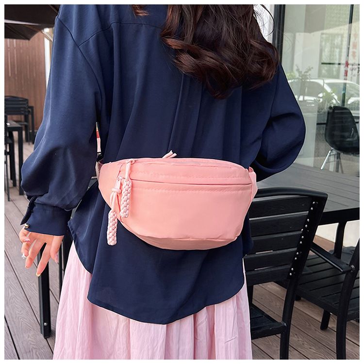 Versione coreana semplice in nylon piccolo per donna in primavera ed estate 2024, nuova trama tracolla larga, singolo_voghion.com