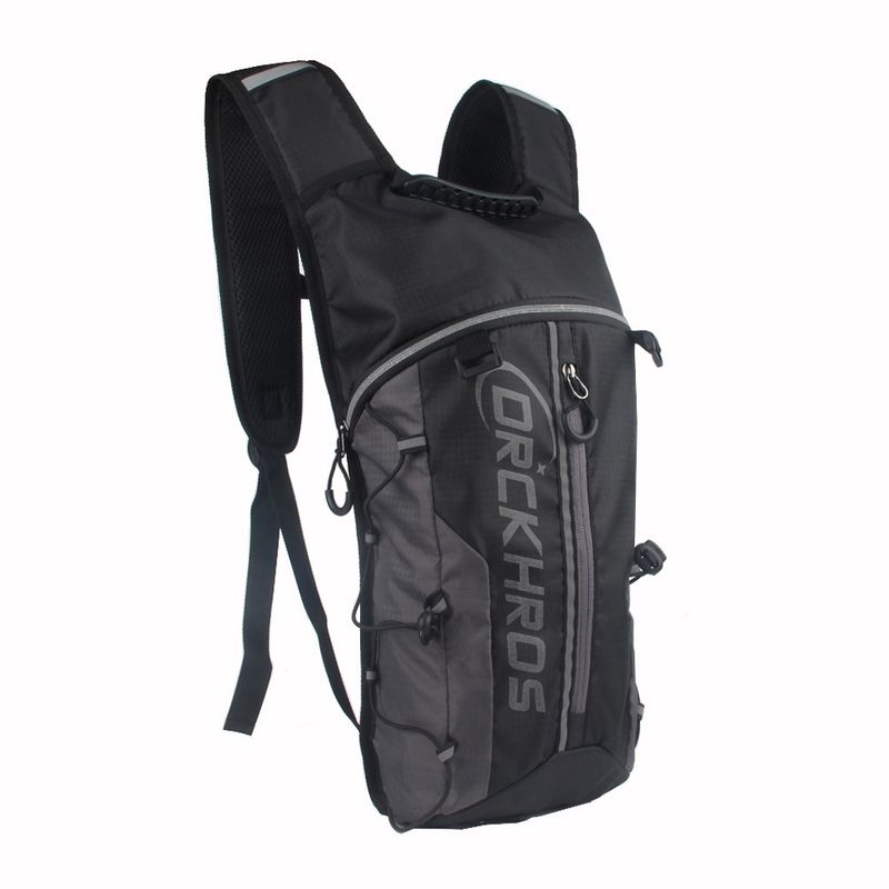 Mochila ultraligera para ciclismo, trail y running, ideal para deportes al aire libre._voghion.com