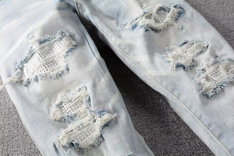High Street Chiu brandneue, nachgewaschene Messerschnittlöcher in der Bettleraufkleber-elastischen Slim-Fit-Jeans des Mannes_voghion.com