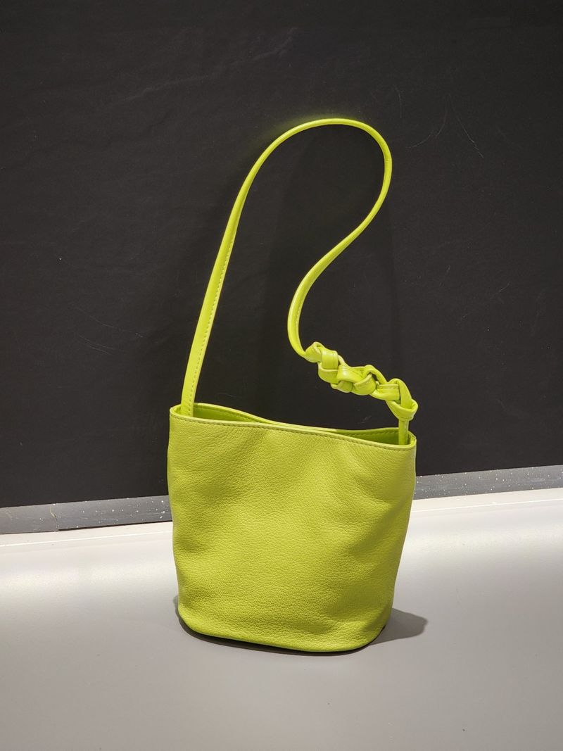 Sheepskin Women's Bucket Bag 2025 New Simple Casual Bag, Trend Hundred Design Underarm Bag_voghion.com