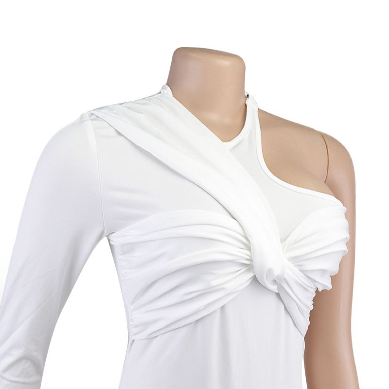 Eng anliegender Damen-Jumpsuit mit halben Ärmeln, sexy One-Shoulder-Falten-Jumpsuit_voghion.com