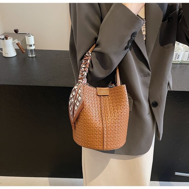 Nieuwe veelzijdige Hong Kong Fashion dames niche eenvoudige bucket shoulder 2025 handtas_voghion.com