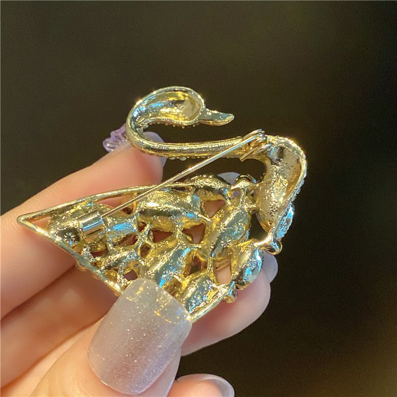Brooch High-end Women's Accessories Fixed Clothes Cute Buckle Luxurious Cardigan Pin Elegant Sweater Suit_voghion.com