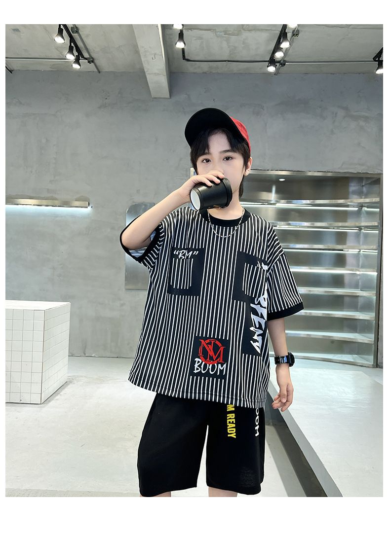 Kinderkleidung Neue Sommer Kinder Street-Strahlen Kurzarm Shorts Anzug Jungen Striped Print Modische Casual Rundhals Anzug_voghion.com