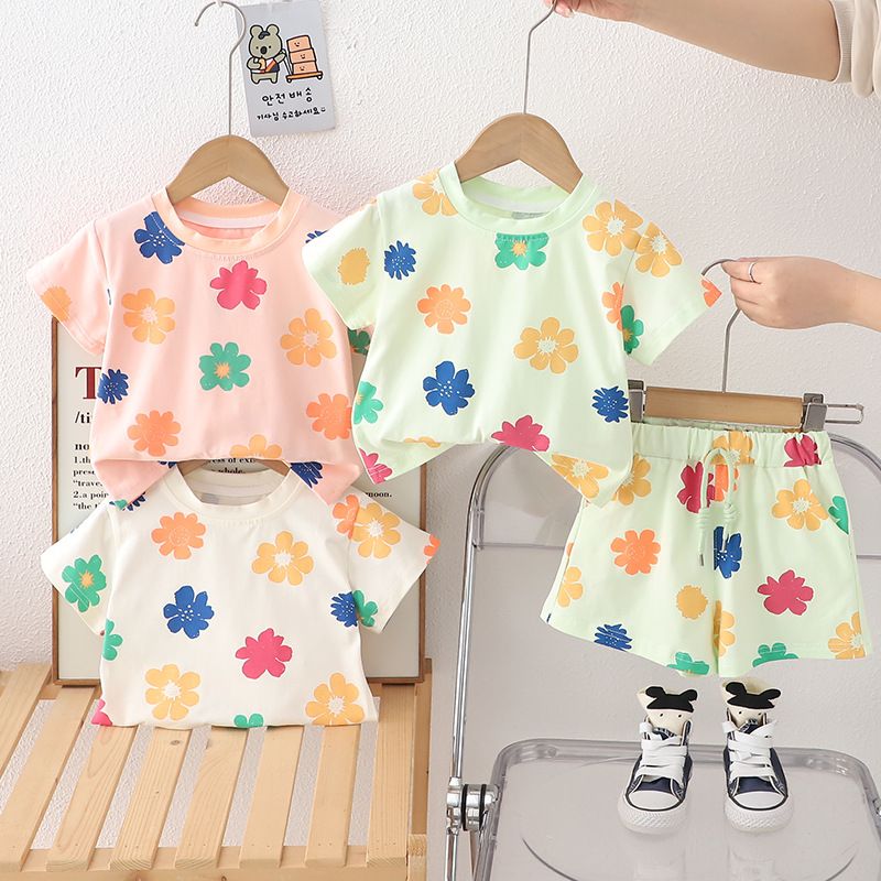 Neues Mädchen-Outfit, dünn und stilvoll, geeignet für Kinder im Sommer, Babys. Vollständig bedruckte, kurzärmelige Shorts mit Blumenmuster, zwei_voghion.com