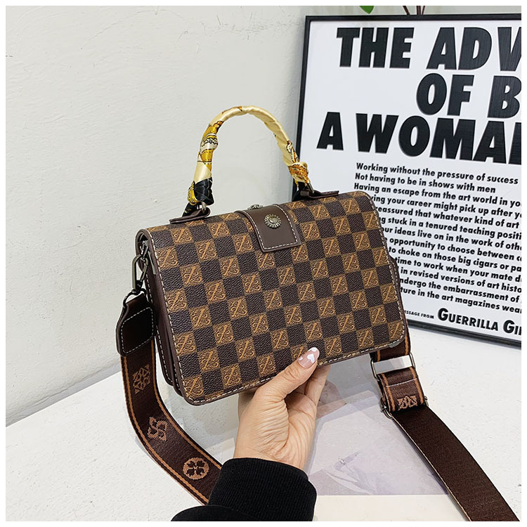 Women's New Fashionable and Trendy Handbag Casual and Versatile Scarves Single Shoulder Bag Retro Printed Handbag Crossbody Small Square Bag_voghion.com