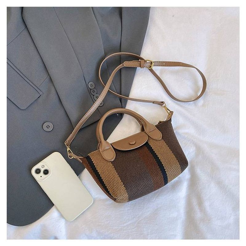 Die neue tragbare Knödeltasche Trendlinie von hochwertigen Stoffstreifen Single-Shoulder Crossbody Bag_voghion.com